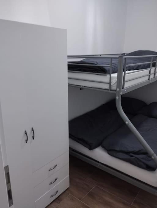 4 Personen - In Wohnung, Zentral, Ruhig, Modern *